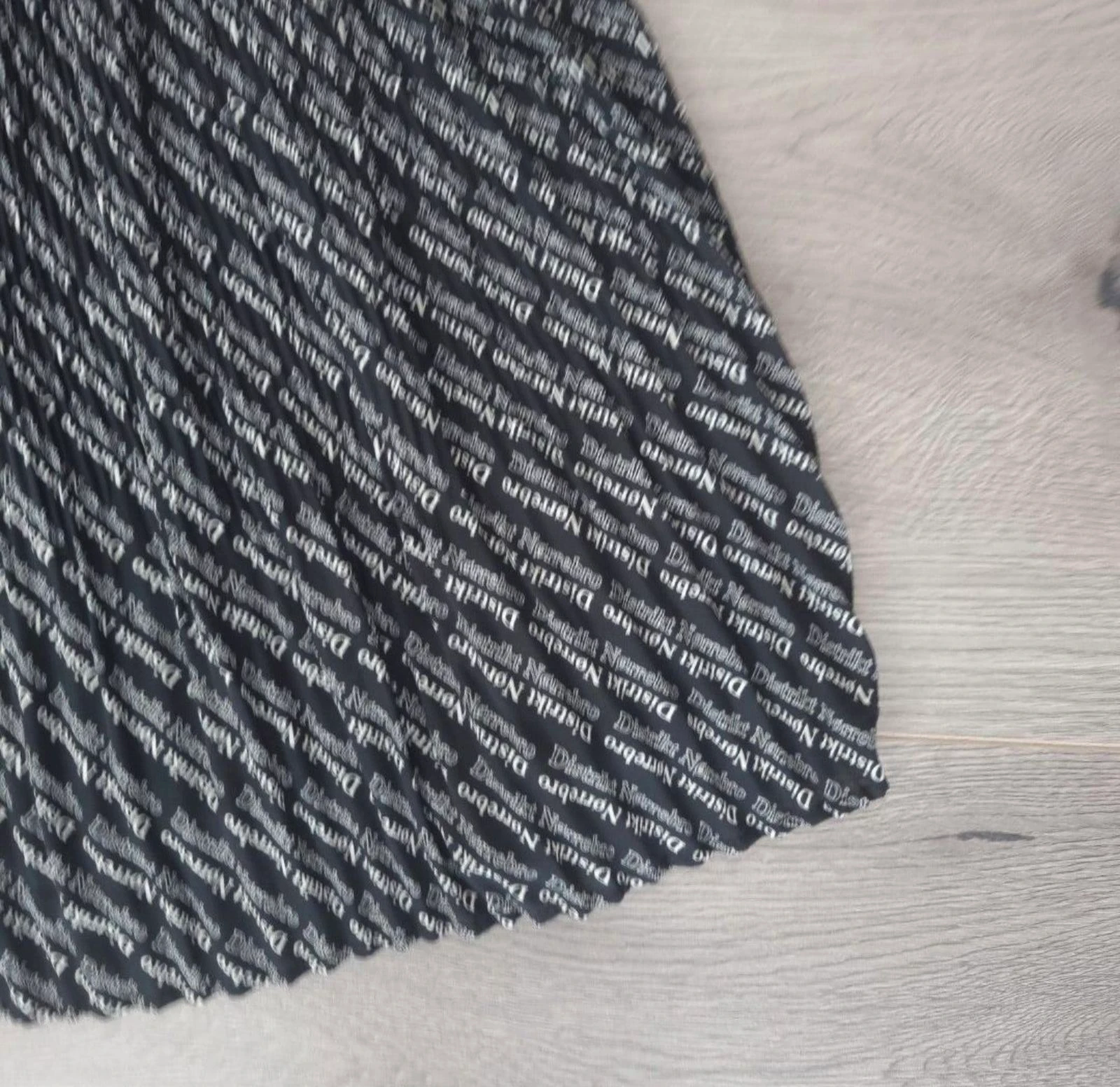 Distrikt Nørrebro Jupe Plisset avec Impression de Marque - Taille M – photo 8
